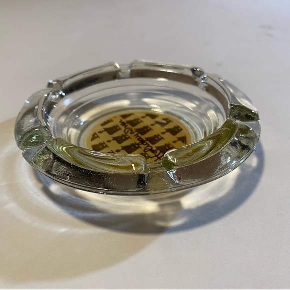 Holiday Inn ashtray, vintage, minor wear, clear glass. GUC 4 1/2”x 1” - Picture 3 of 4